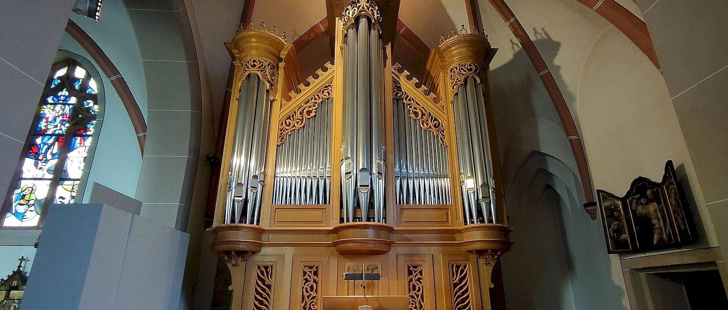 Orgel St. Laurentius Quadrath-Ichendorf.JPEG